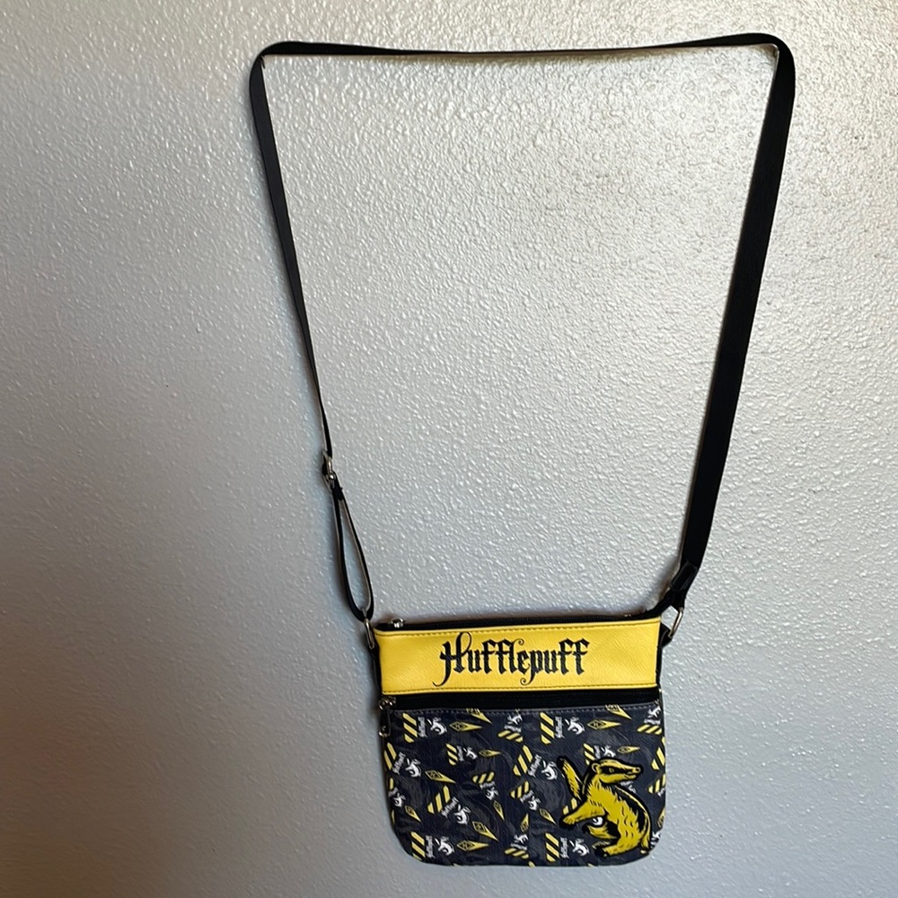 Harry Potter Hufflepuff crossbody bag. Brand new, never used
